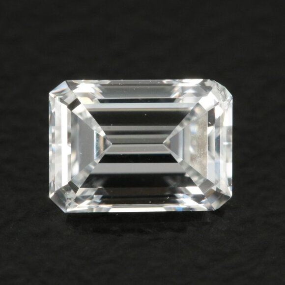 $2500 / Natural 0.47 CT Diamond / Emerald Cut / D colorless / VS1 Clarity